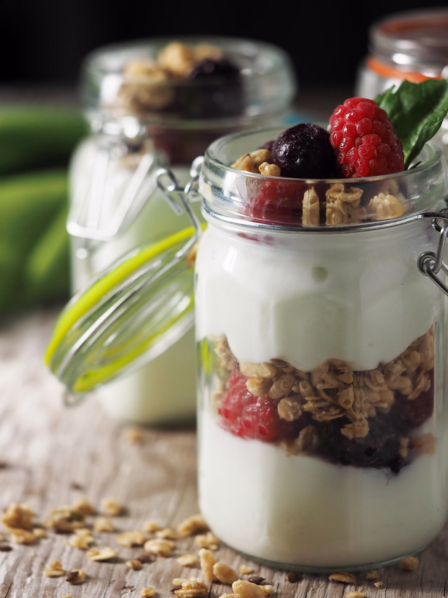 Crunchy Fruit Yogurt Parfait - cereal breakfast