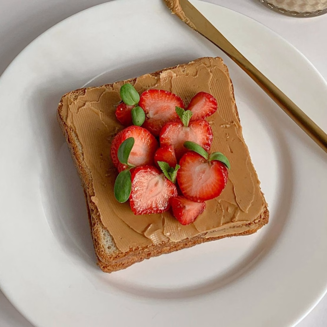 Nutella and Strawberries Toast